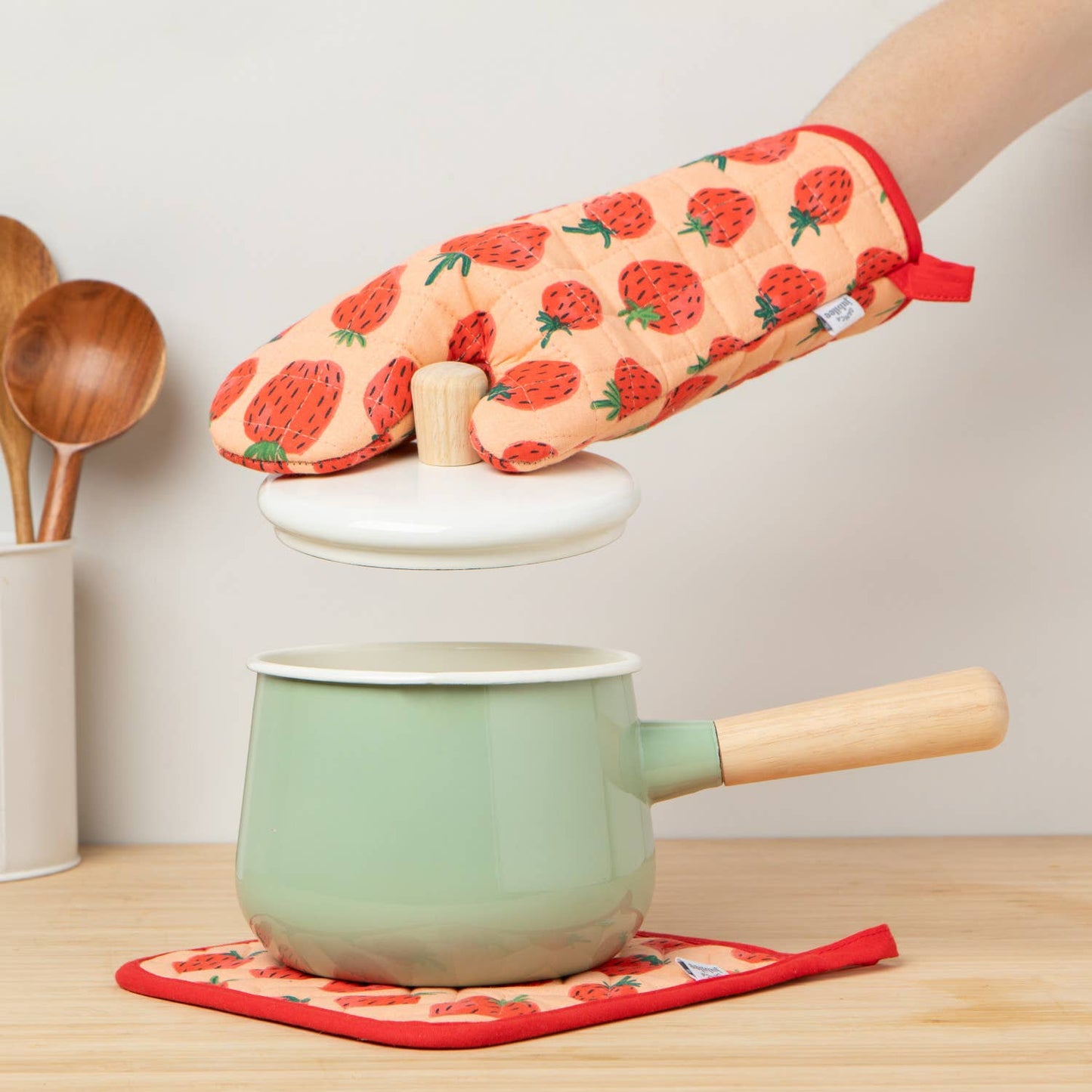 Berry Sweet Oven Mitt: Red