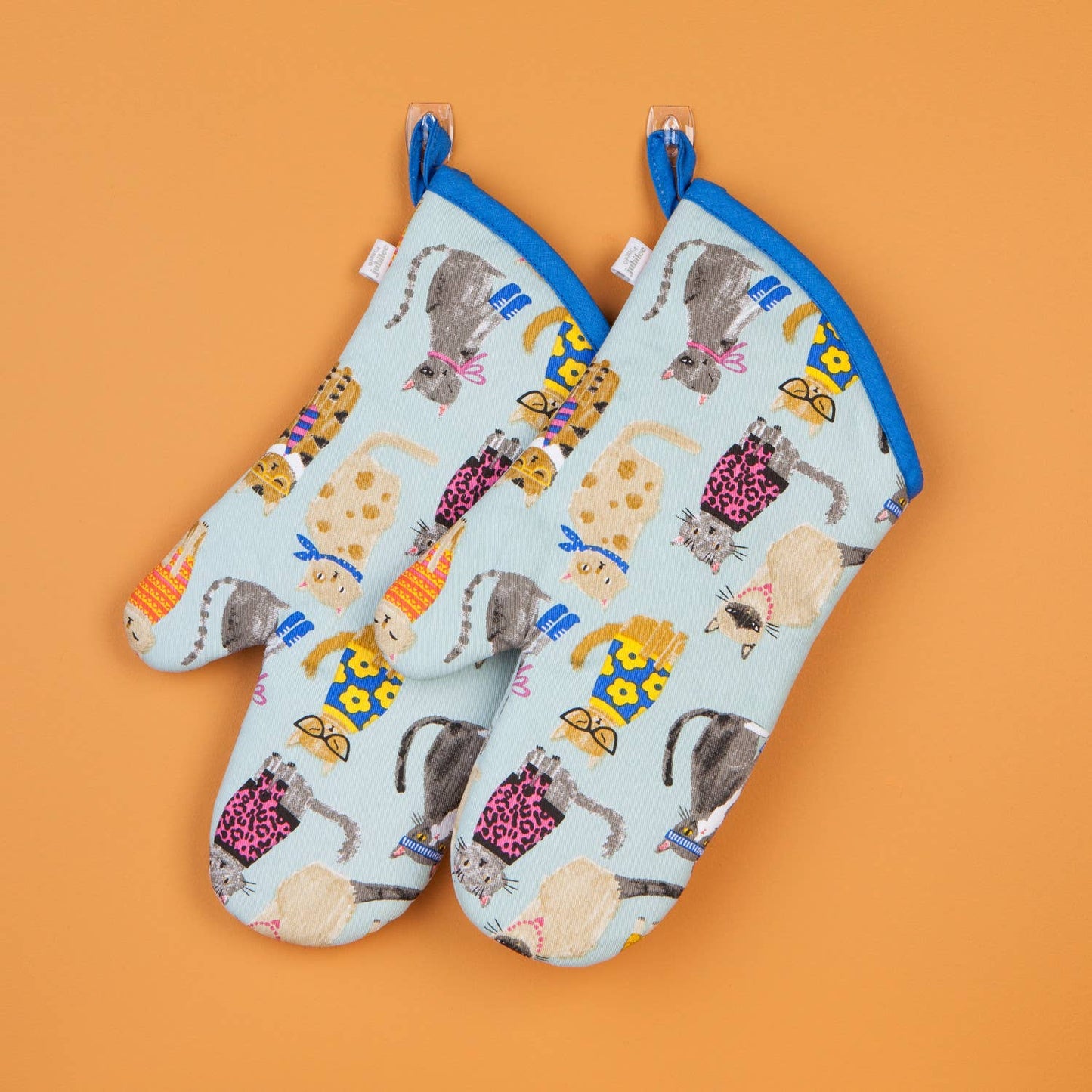 Feline Fine Oven Mitts Set of 2: Multi-Colored