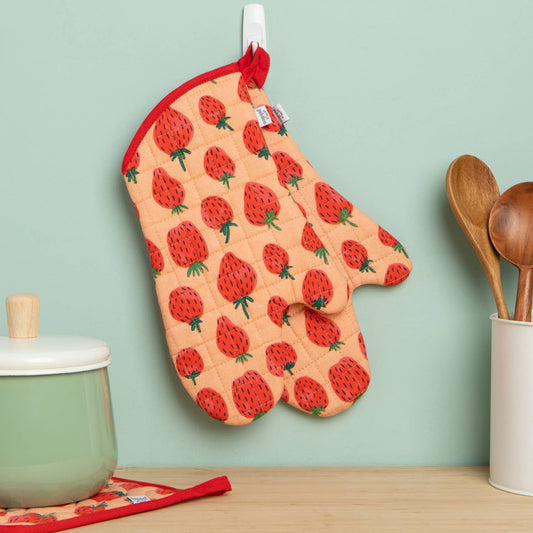 Berry Sweet Oven Mitt: Red
